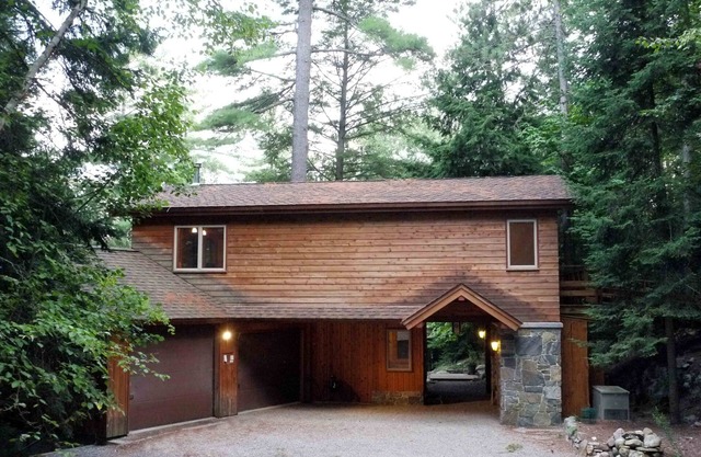 LAKEFRONT FAMILY RETREAT off the beaten track near LAKE PLACID