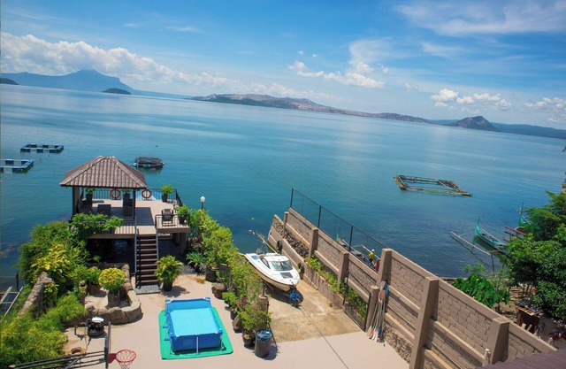 Lakefront Getaway, Taal Volcano Views. Perfect for Relaxation & Adventure!