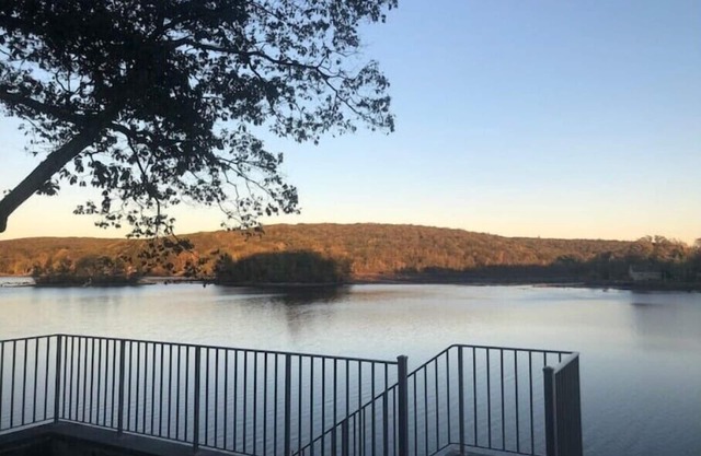 Lakefront Getaway : Mountain & Lakes views
