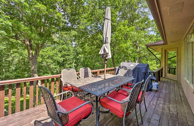 Lakefront Getaway with Private Dock and Kayaks!
