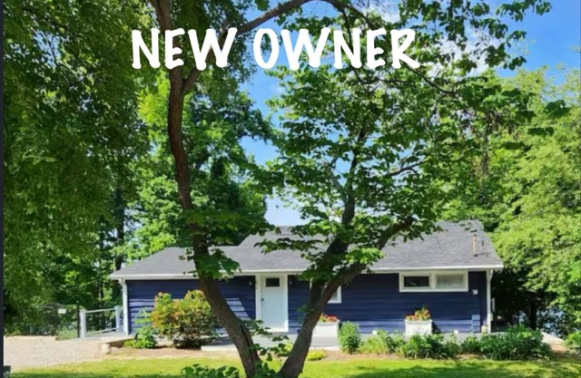 LAKEFRONT HAVEN: 4BR/3BA TAKE ADVANTAGE OF KAYAKING, SWIMMING, n& BOAT RENTALS!