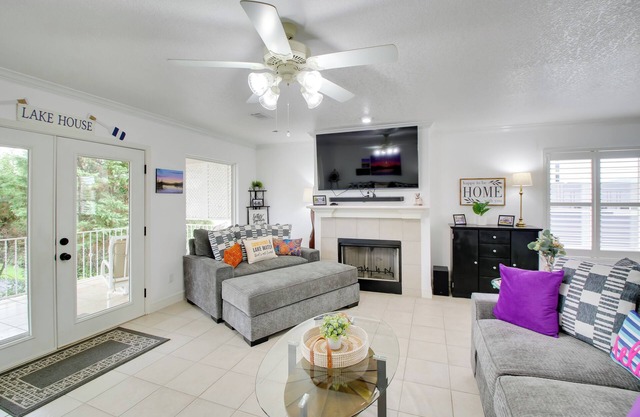 Lakefront Hot Springs Condo w/Private Boat Slip!