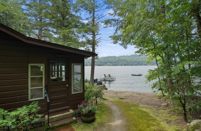 Lakefront house with dock, sandy beach, full kitchen, gorgeous views