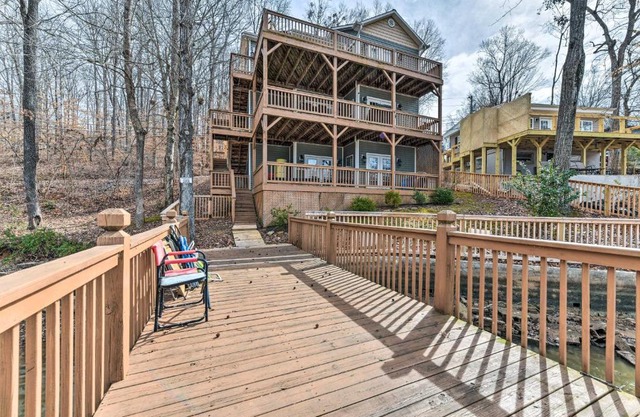 Lakefront Lexington House with Spacious Deck!