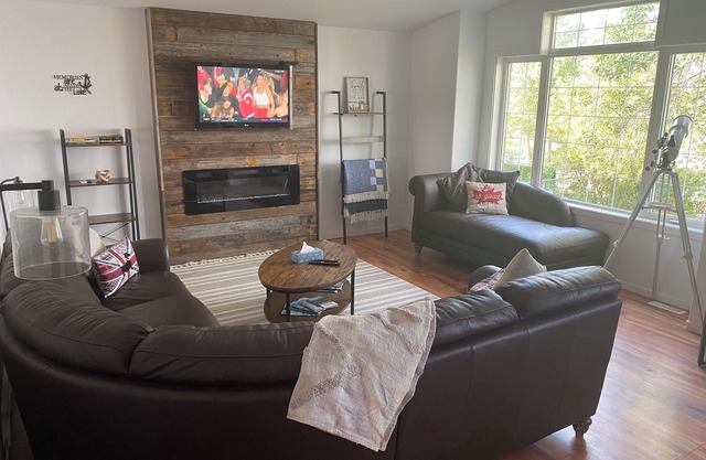 Lakefront Lookout with private beach, 3 beds and 2 bath perfect getaway!