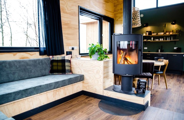 Lakefront Nature House in Friesland: Sweltsje