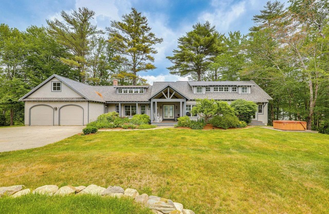 Lakefront New London Retreat w/Dock & Hot Tub!