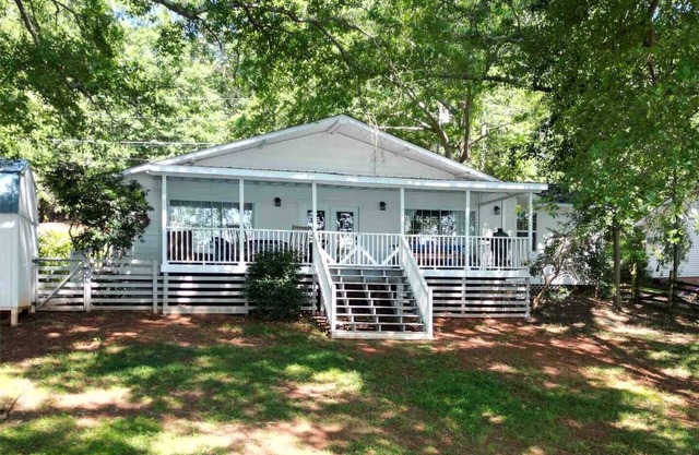 Lakefront*Sunrise Views*Big Porch*Fire Pit*Tryon