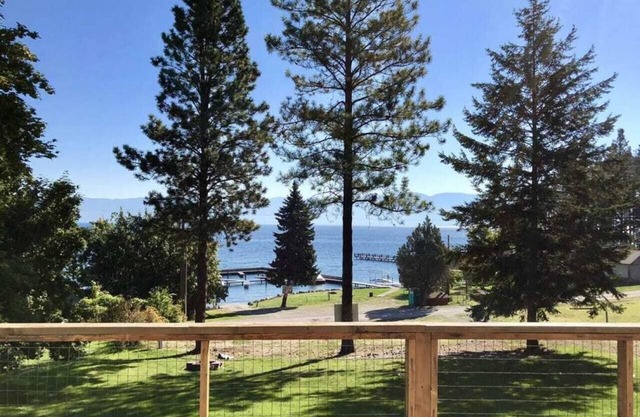 Lakeshore Retreat on Wonderful Flathead Lake!