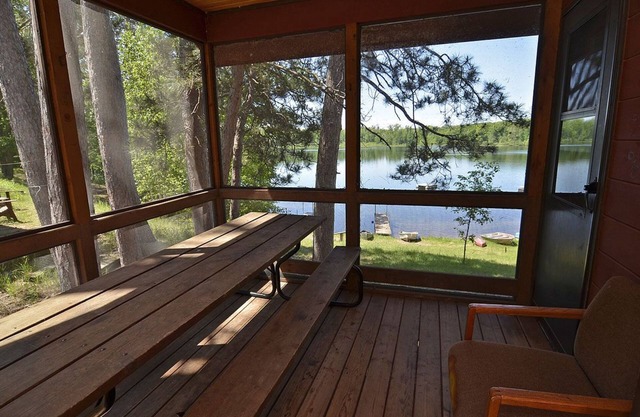 Lakeside 3 Bedroom with loft at Delta Lodge - 1 of 12 cabins. Host since 1990.
