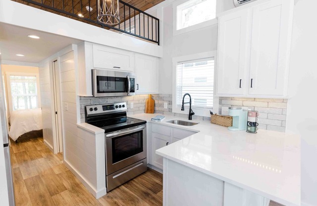 Lakeside Chic: Stylish Family Tiny Home Retreat #2