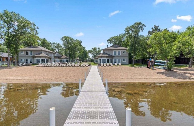 Lakeside Comfort in the Heart of Gull Lake, Beach Access, Boat Rentals