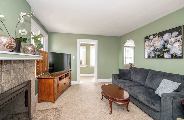 Lakeside Landing – Modern & Chic 3BR Retreat