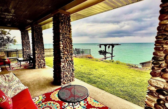 Lakeside Paradise! A charming blend of cozy comfort and beachfront bliss!