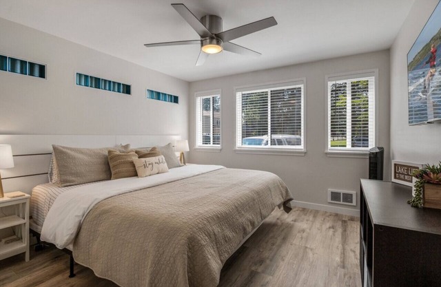 Lakeside Retreat|2 Pools|Walk to Restaurants|BBQ|Boatslip