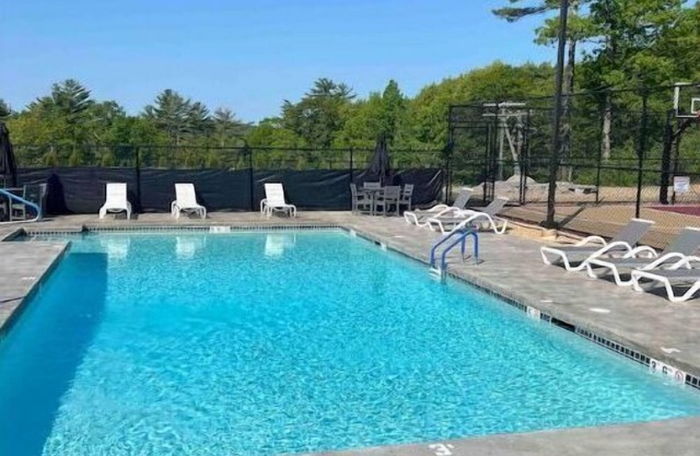 Lakeview 1Bedroom w Kitchen Pool Hot Tub Concerts Fire Pit Hiking Weirs Beach