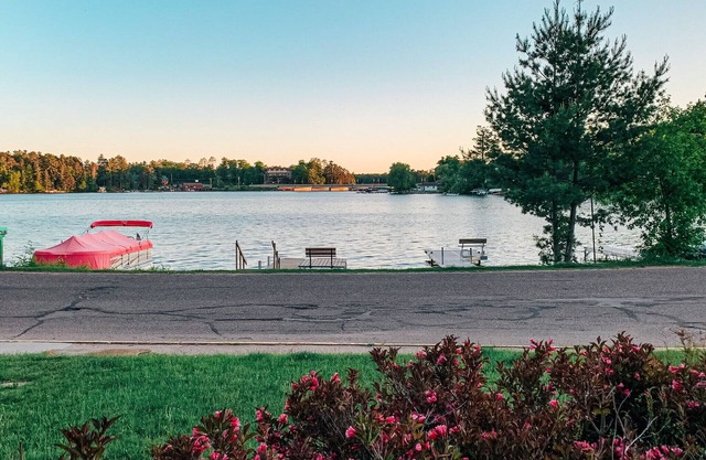 Lakeview Cabin in the heart of downtown Minocqua, WI