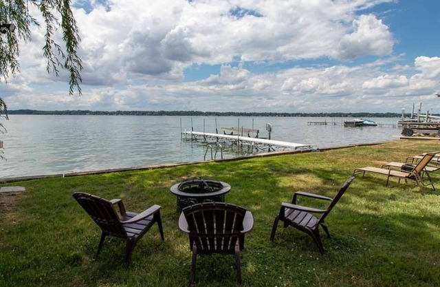 Lakeview Cottage: "Beautiful Sunset Views!"
