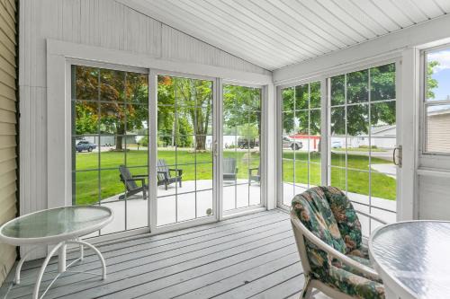 Lakeview Cottage - stunning views of Silver Lake.