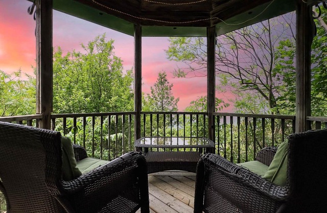 Lakeview Hot Tub! - Bedrock Beach House - Private Lake Access