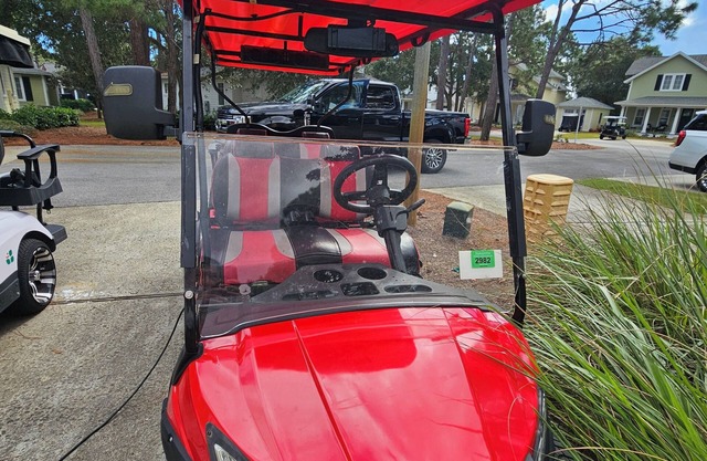 Lakeview house with 6 passenger golf cart included!