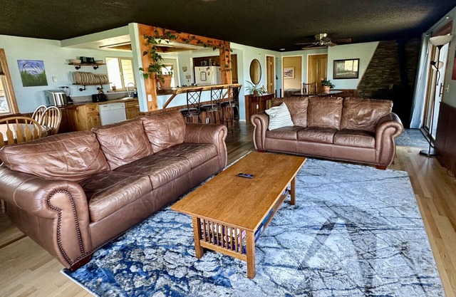 LakeView Landing - Stunning Views Overlooking Bay