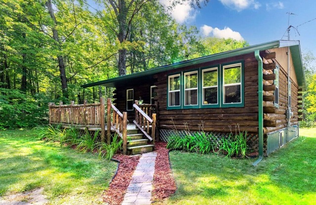 Lakewood Log cabin with ATV access close to town