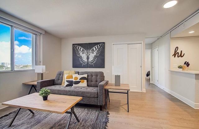 Landing | Amazing 2BD, Yoga Studio, Courtyard
