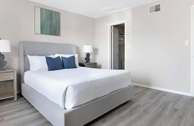 Landing at The Brookwood - 1 Bedroom in Downtow.