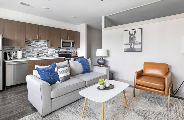 Landing at The Mark at Midtown - 1 Bedroom in N.
