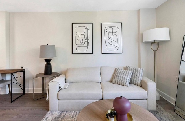 Landing at The Wayland - 1 Bedroom in Downtown .