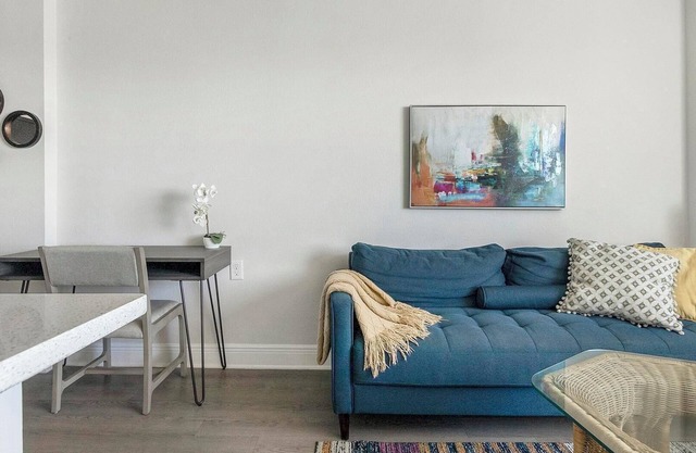 Landing at The Wayland - 1 Bedroom in Downtown .