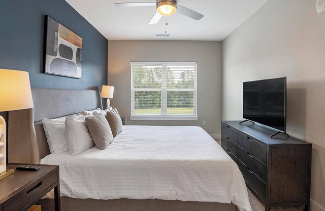 Landing at Vanguard - 1 Bedroom in Newberry