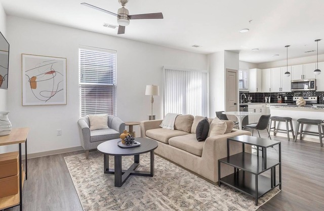 Landing | Beautiful 2BD, Pool, Clubhouse