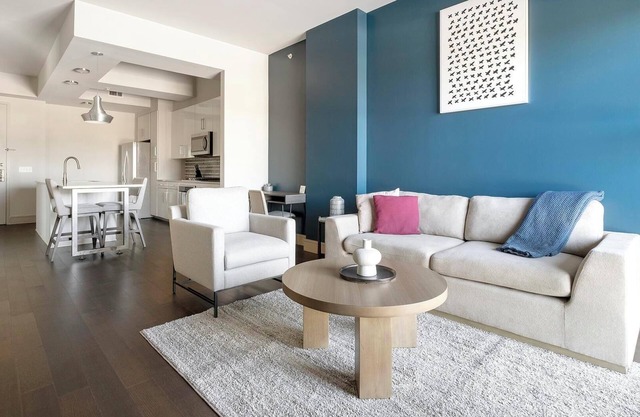Landing | Chic 1BD, Pool, Gym