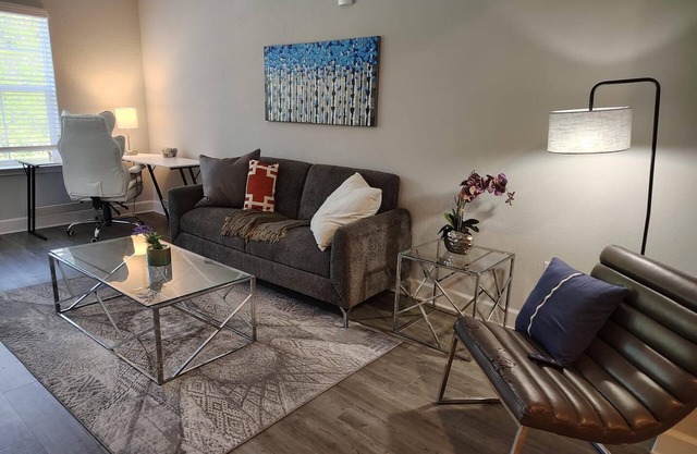 Landing | Chic 2BD, Gym, Pool