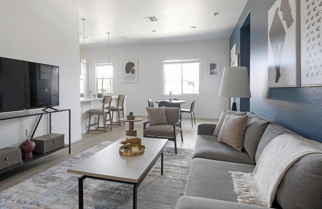 Landing | Chic 2BD, Pool