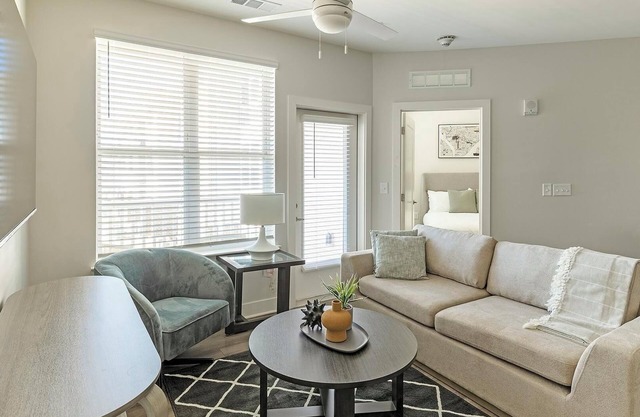 Landing | Chic 2BD, Yoga Studio, Pool