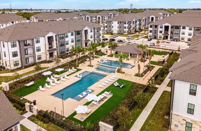 Landing | Modern 1BD, Clubhouse, Pool