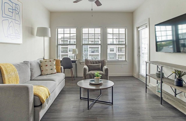 Landing | Modern 1BD, Gym, Clubhouse