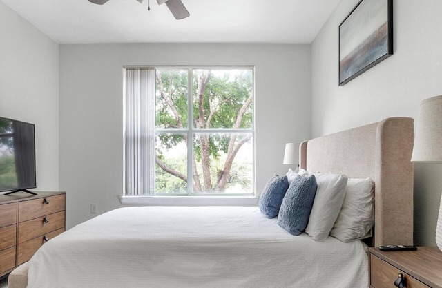Landing | Modern 2BD, Courtyard, Pool