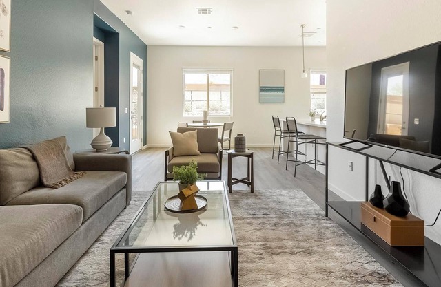 Landing | Spectacular 2BD, Pool