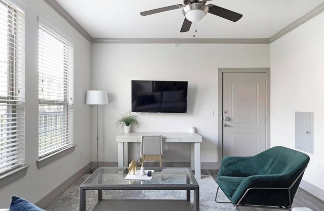 Landing | Stunning 1BD, Clubhouse, Pool