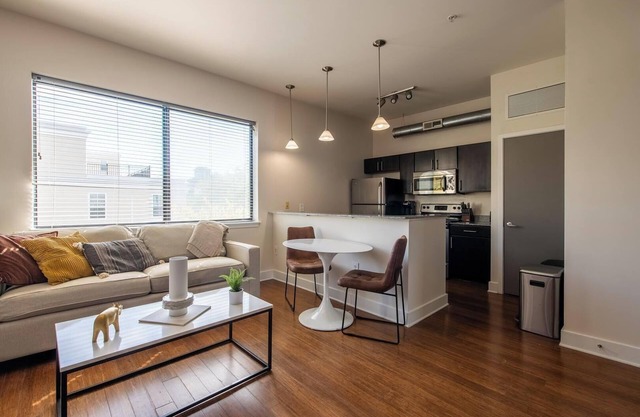 Landing | Stunning 1BD, Gym, Clubhouse