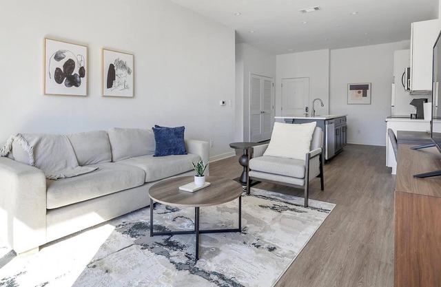 Landing | Stunning 1BD, Gym, Clubhouse