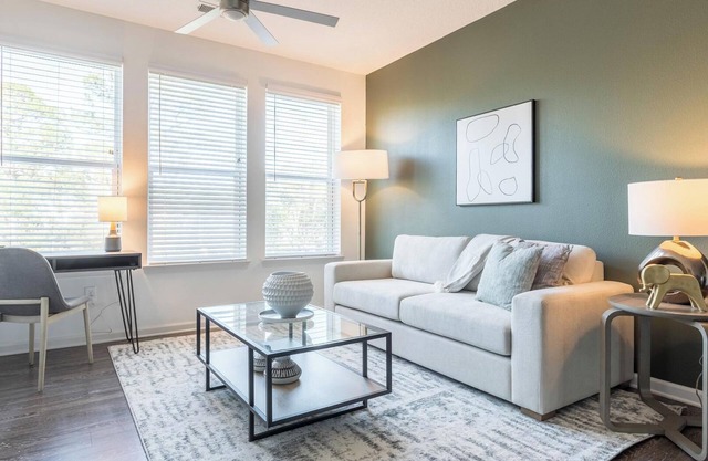 Landing | Stylish 1BD, Pool, Clubhouse