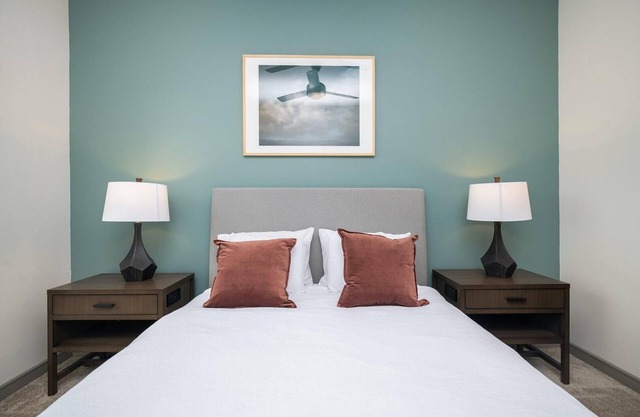 Landing | Stylish 1BD, Clubhouse, Pool