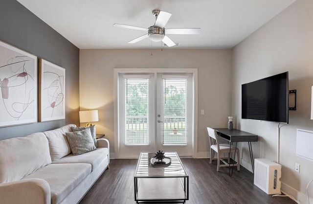 Landing | Stylish 1BD, Gym, Pool
