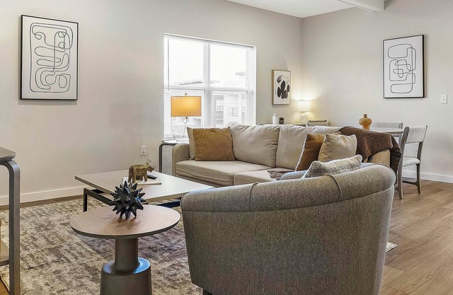 Landing | Stylish 2BD, Courtyard, Pool