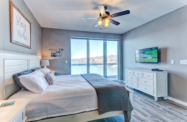 Lands End Condo, Top Rated, No Steps, MainChannel View, 3bd/2Bath. Seasonal Pool